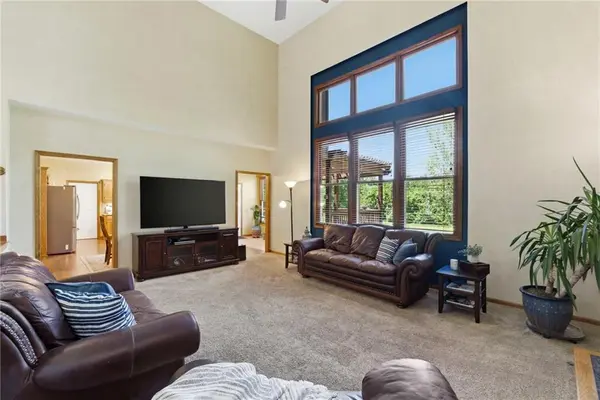 504 SE Asheville DR, Lee's Summit, MO 64063