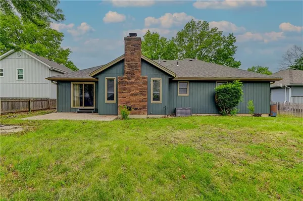 3711 NE Ellison DR, Lee's Summit, MO 64064