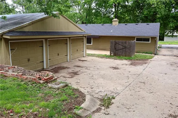 10710 Newton AVE, Kansas City, MO 64134