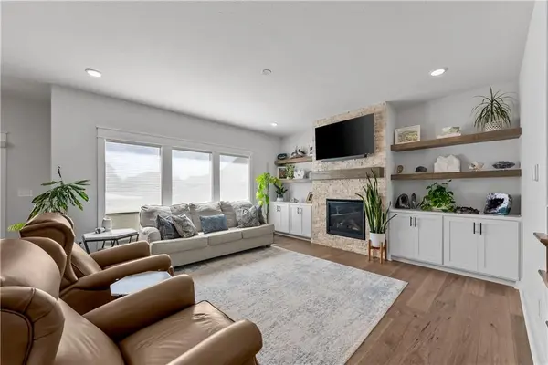 31715 W 164th TER, Gardner, KS 66030