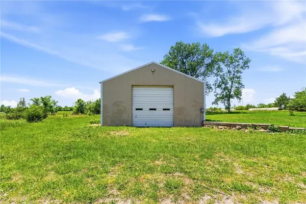 29311 W 231st ST, Spring Hill, KS 66083