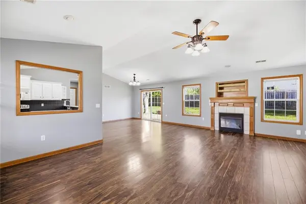 218 Hillside DR, Baldwin City, KS 66006