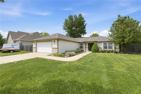218 Hillside DR, Baldwin City, KS 66006
