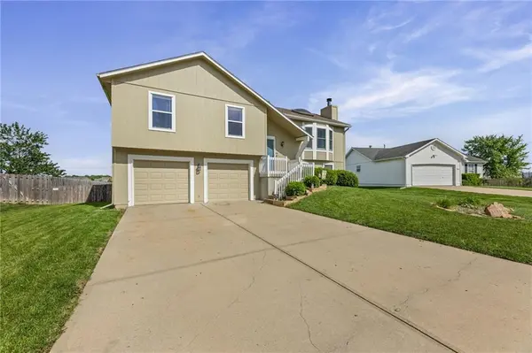 17451 S Ingrid ST, Gardner, KS 66030