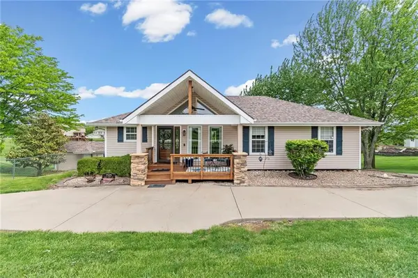 7525 N Amity AVE, Parkville, MO 64152