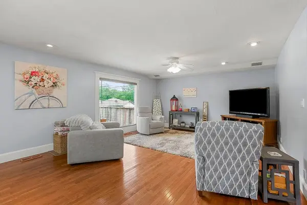8817 W 82nd TER, Overland Park, KS 66204