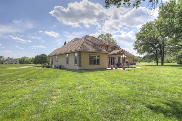 109 Crestwood EST, Pittsburg, KS 66762