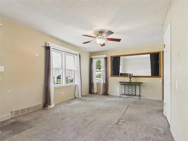 10406 W 56th TER, Shawnee, KS 66203