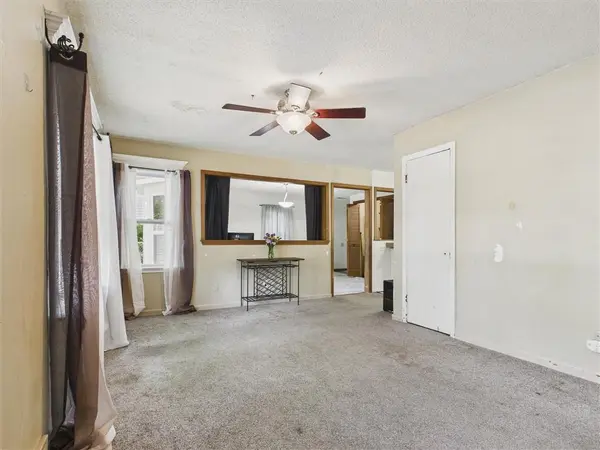 10406 W 56th TER, Shawnee, KS 66203