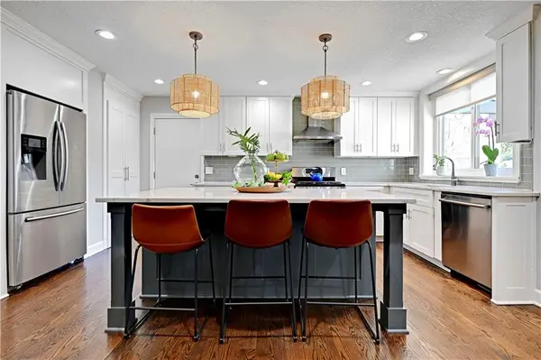 10404 W 150th TER, Overland Park, KS 66221