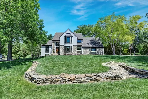 10404 W 150th TER, Overland Park, KS 66221
