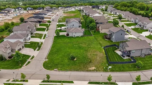 25251 W 141st TER, Olathe, KS 66061