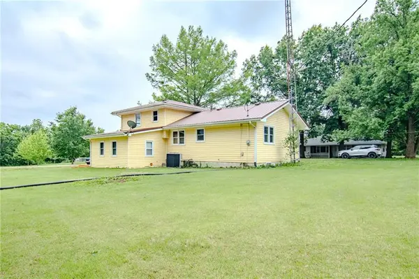 711 Kristi LN, Urich, MO 64788
