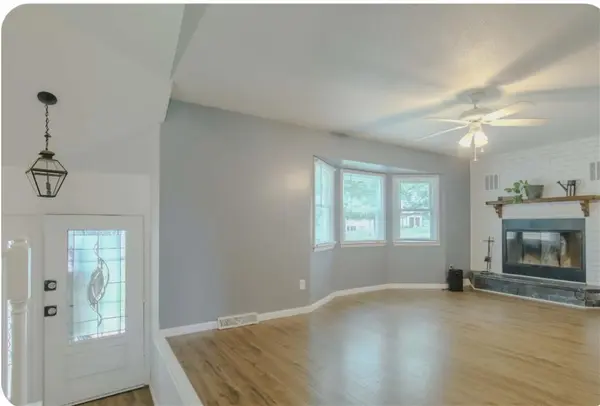 711 Kristi LN, Urich, MO 64788
