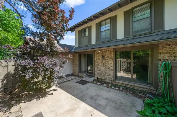 7704 W 102nd ST, Overland Park, KS 66212