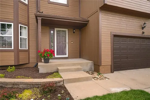19821 W 97th ST, Lenexa, KS 66220