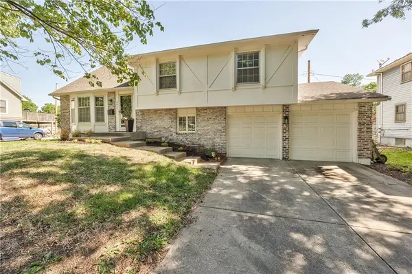 9809 Connell DR, Overland Park, KS 66212