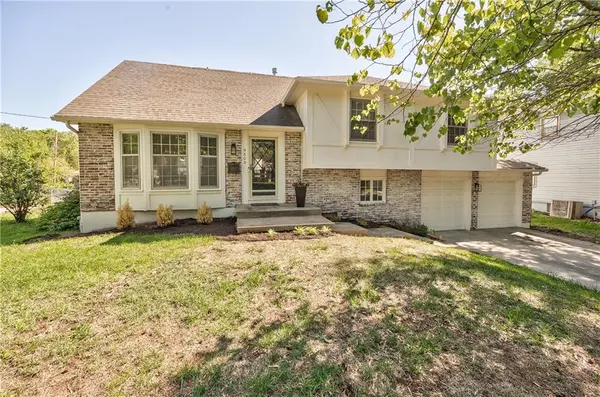 9809 Connell DR, Overland Park, KS 66212