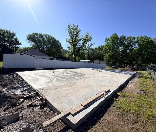 110 E South ST, Arma, KS 66712