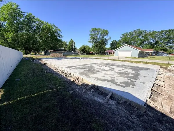 110 E South ST, Arma, KS 66712