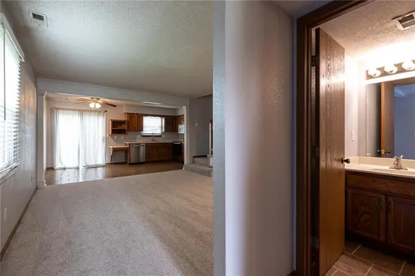 527 NE 6th #A ST, Blue Springs, MO 64014
