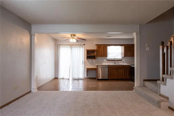 527 NE 6th #A ST, Blue Springs, MO 64014