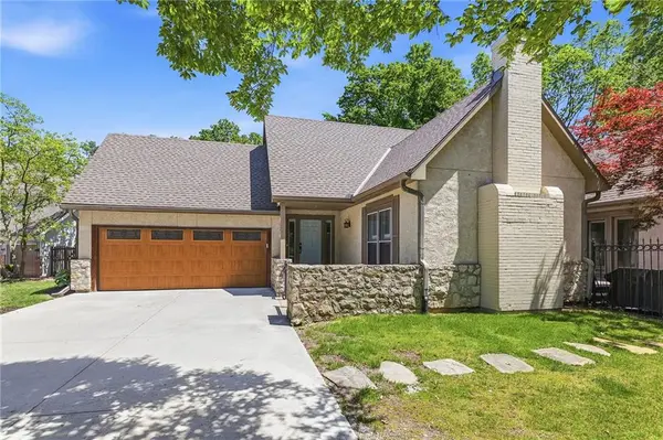 7507 El Monte CIR, Prairie Village, KS 66208
