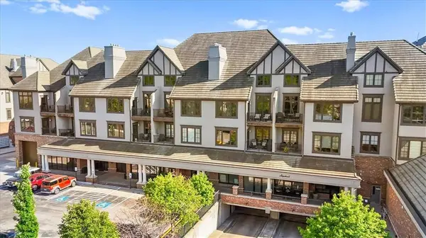 10511 Mission RD #305,  Leawood,  KS 66206