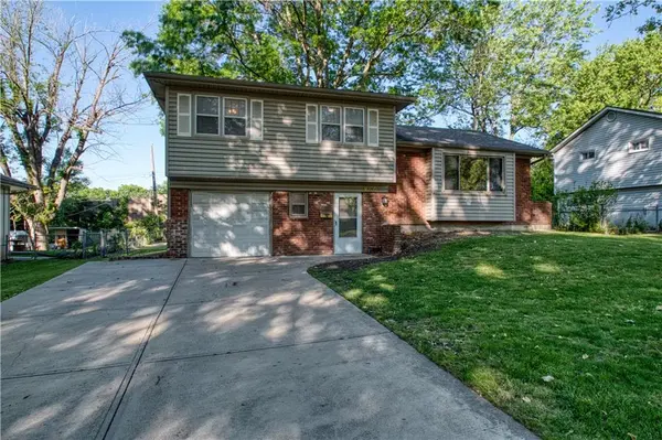 9200 Reeder DR, Overland Park, KS 66214