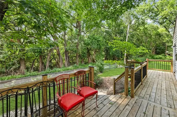 912 Ridge DR, Belton, MO 64012