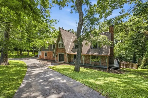 4015 N Briarcliff RD, Kansas City, MO 64116