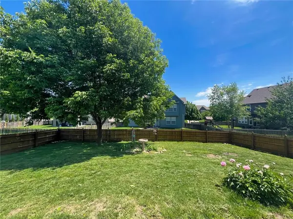 12465 S Quail Ridge DR, Olathe, KS 66061