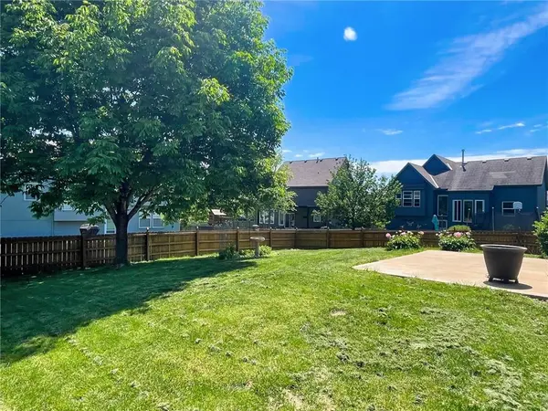 12465 S Quail Ridge DR, Olathe, KS 66061