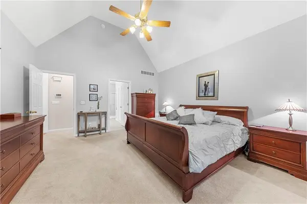 602 Ridgewood DR, Raymore, MO 64083