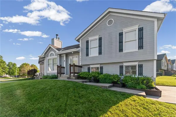 7205 N Hickory ST, Kansas City, MO 64118