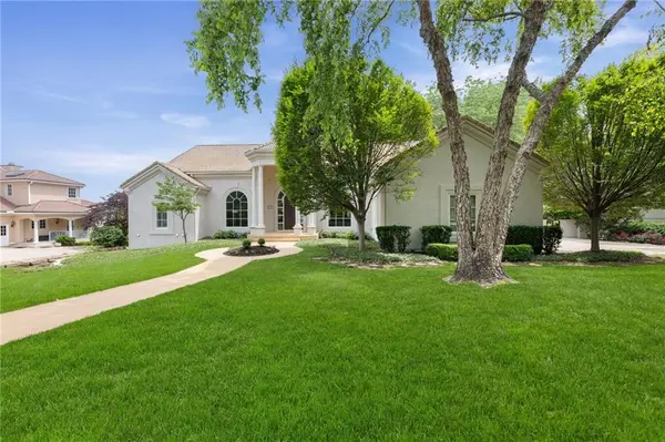2705 W 112th ST, Leawood, KS 66211
