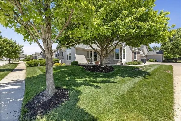 12001 S Tallgrass DR #201, Olathe, KS 66061