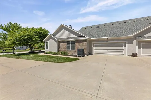 12001 S Tallgrass DR #201, Olathe, KS 66061