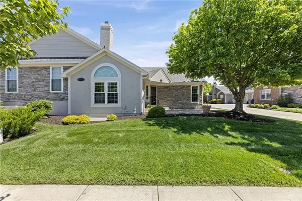12001 S Tallgrass DR #201, Olathe, KS 66061