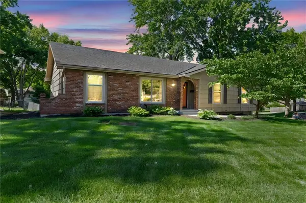 9520 Carter DR, Overland Park, KS 66212