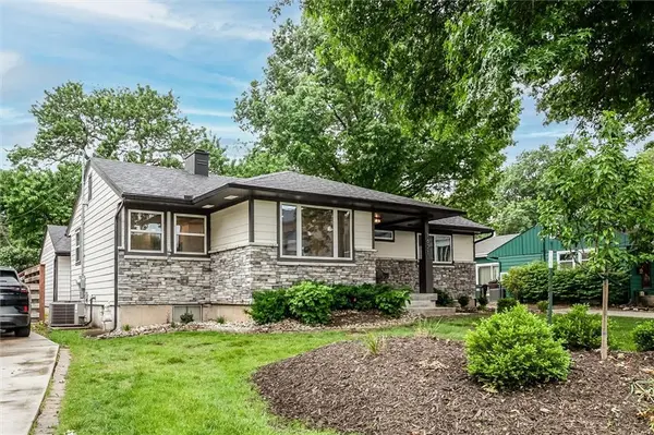 1621 Oxford RD, Lawrence, KS 66044