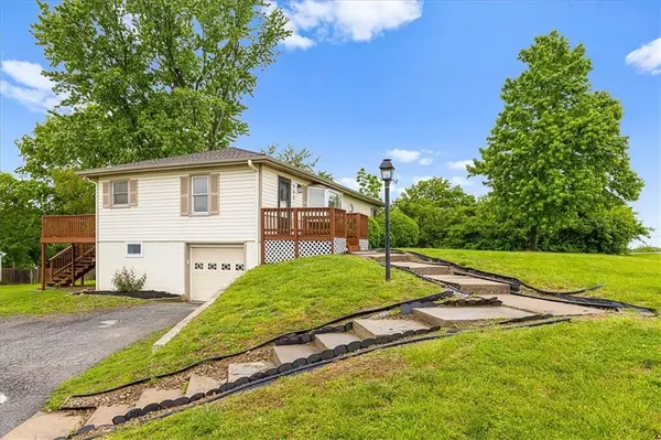 505 NW 82nd ST, Kansas City, MO 64118