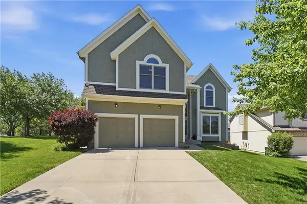 8224 W 123rd ST, Overland Park, KS 66213