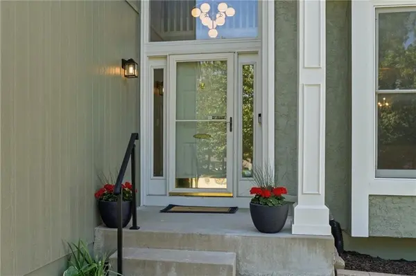 8224 W 123rd ST, Overland Park, KS 66213