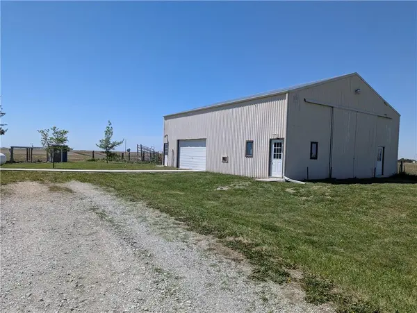 1463 Us-73 HWY, Hiawatha, KS 66434