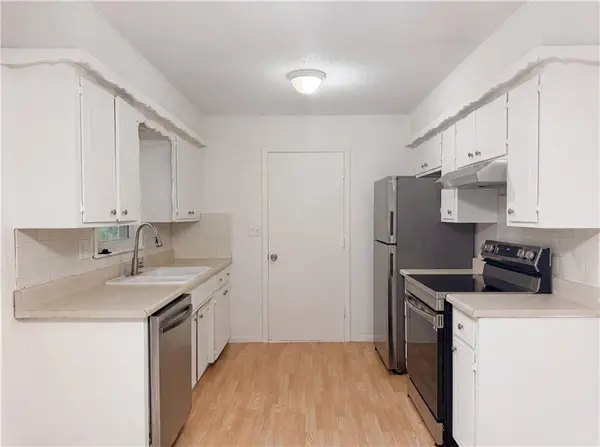9401 E 84th TER, Raytown, MO 64138