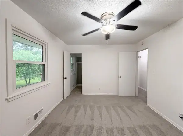 9401 E 84th TER, Raytown, MO 64138
