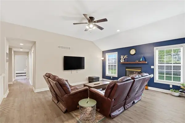 3205 SW Alice LN, Lee's Summit, MO 64082