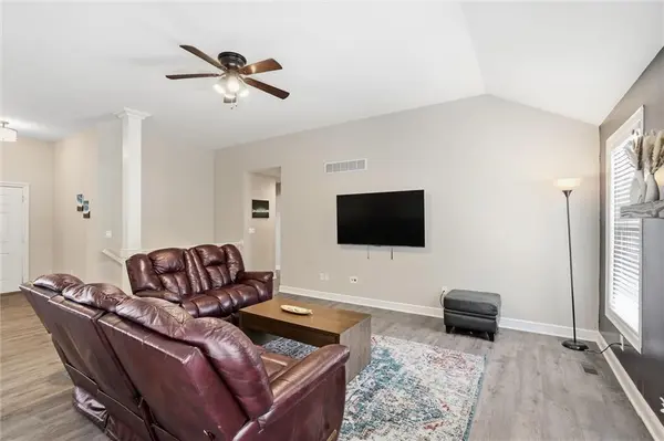 3205 SW Alice LN, Lee's Summit, MO 64082