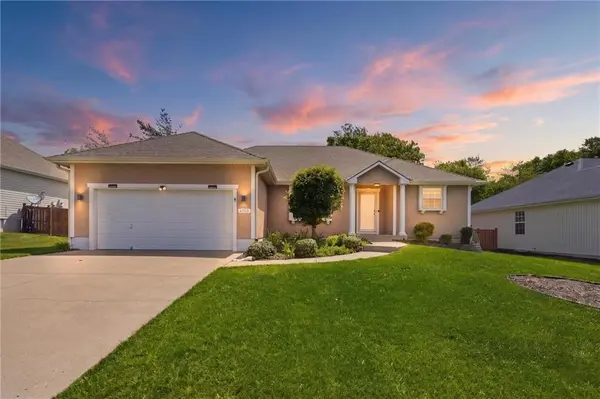 3205 SW Alice LN, Lee's Summit, MO 64082